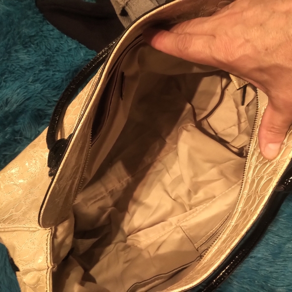 Guess purse - Picture 5 of 8